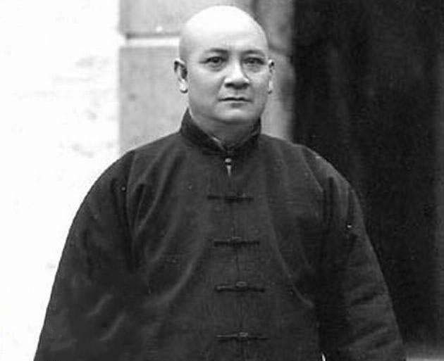 他原是土匪头子，成为新加坡大富翁，还被授予中将军衔