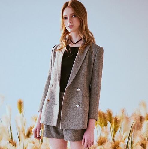 小西装怎么搭配好看,小西装怎么搭配更有气质