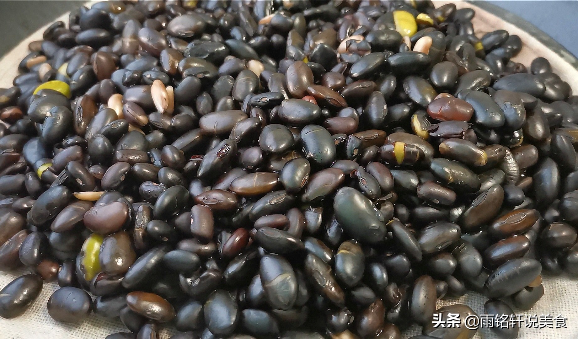 补药一堆不如黑豆一把，教你黑豆养生的吃法，常吃身体好处多