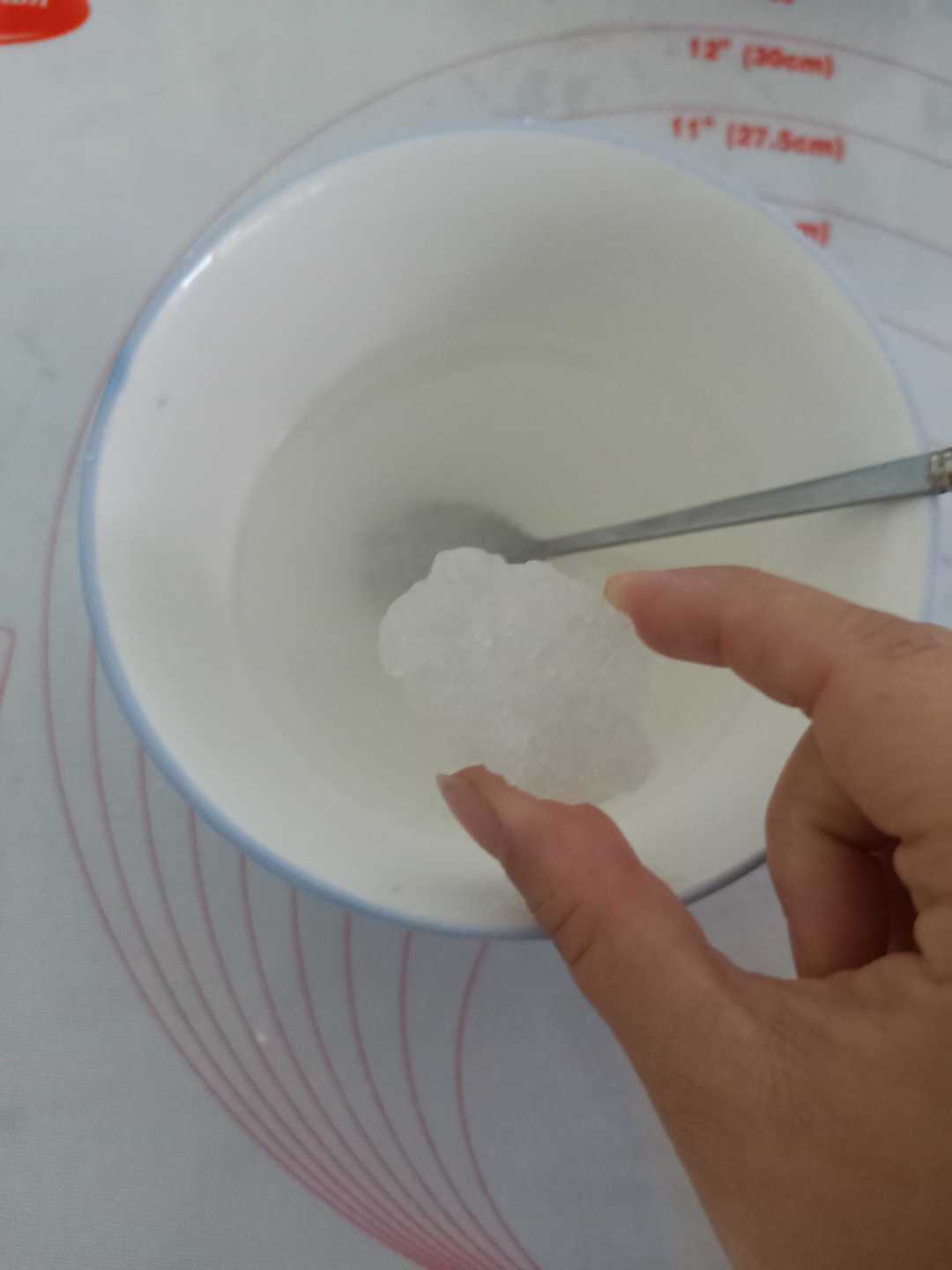 用白凉粉做果冻简单又好吃,夏日清凉diy白凉粉果冻轻松制作