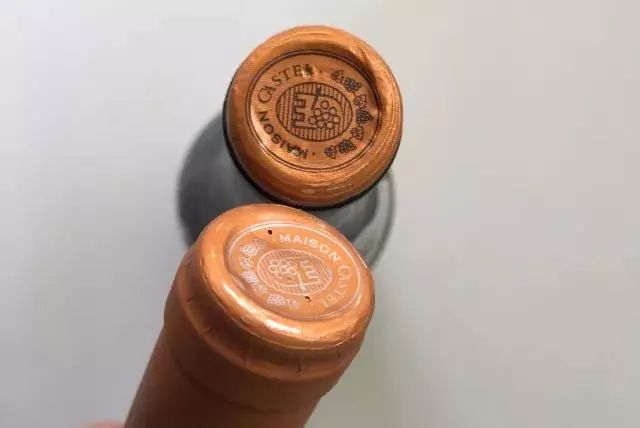 新买的葡萄酒被人动了手脚？！瓶封上的小孔：我冤#你知道吗#