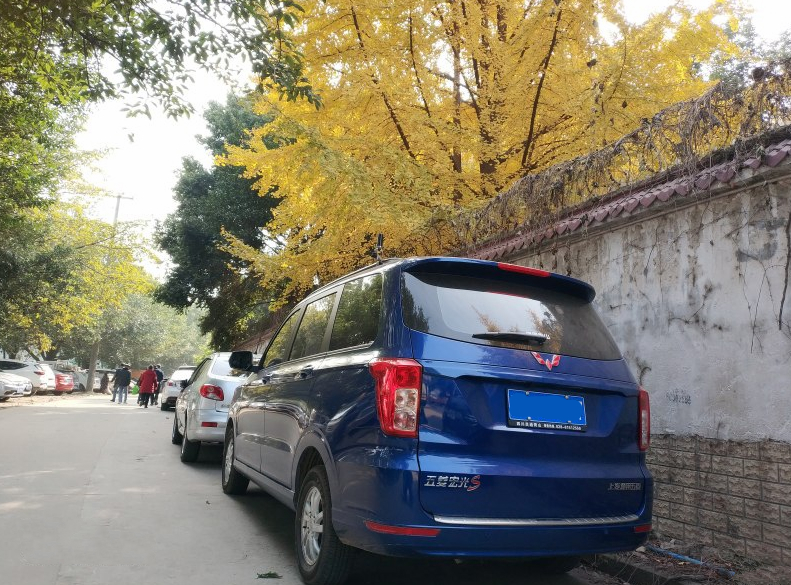 全新五菱宏光s实车再现,新五菱宏光s新款优缺点