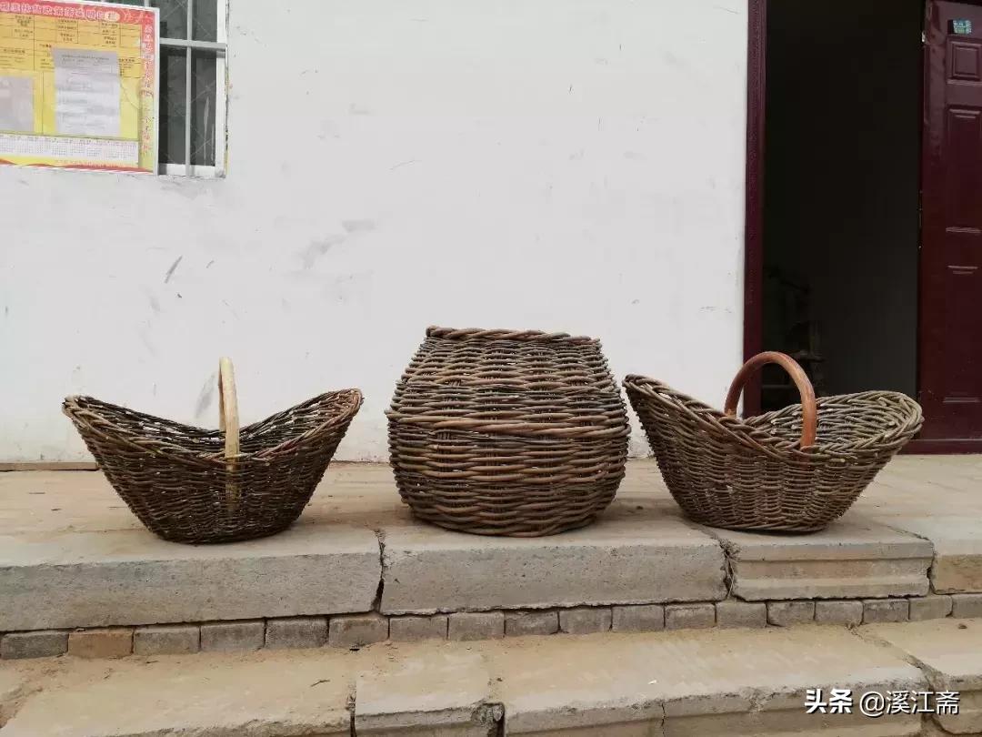 扶贫队员帮贫困户卖农产品,帮贫困户卖农产品发朋友圈