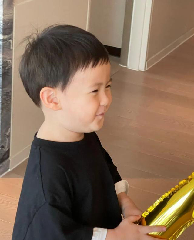 唐嫣晒女儿萌照罗晋评论,罗晋唐嫣互晒童年照