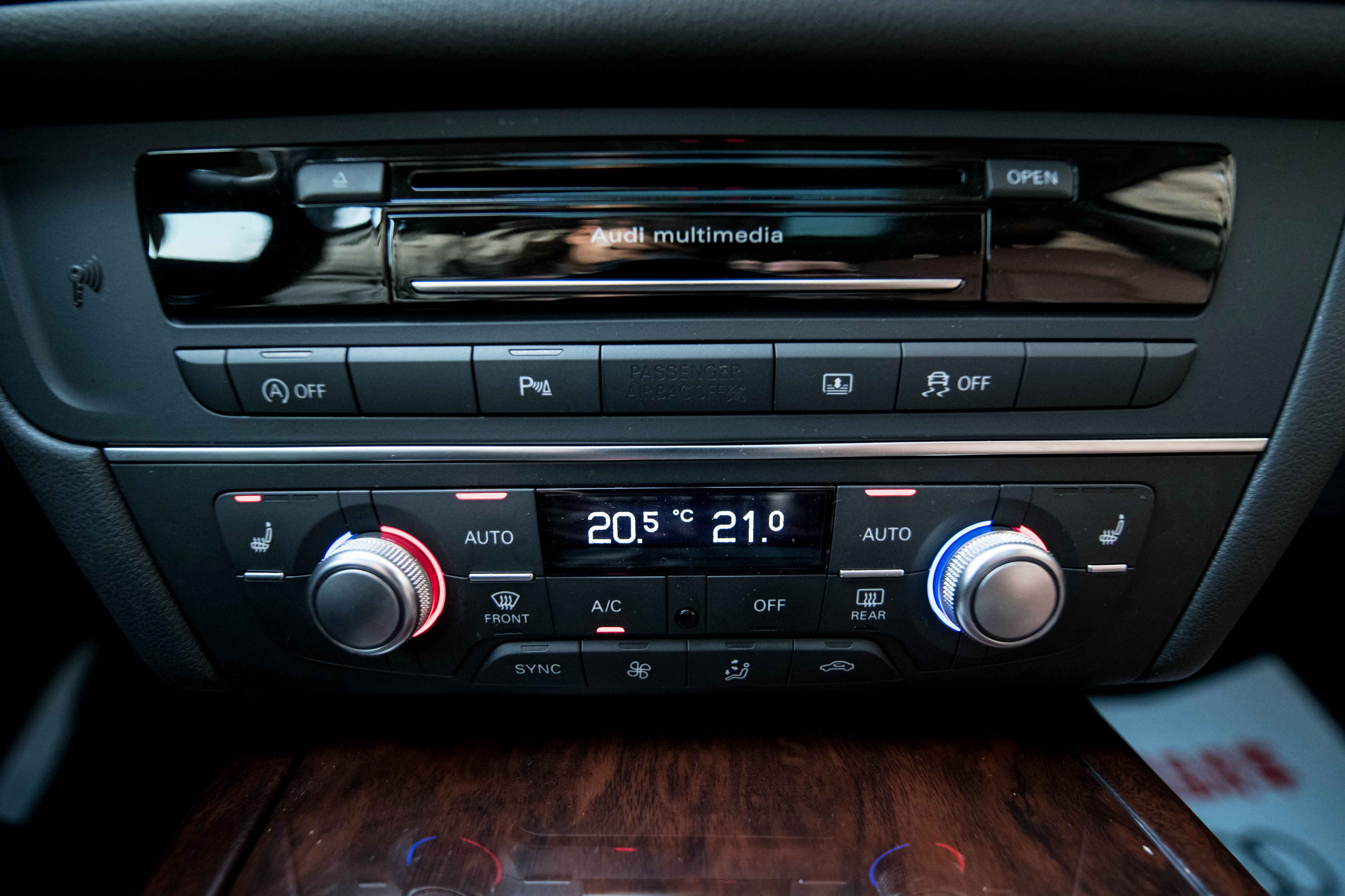 18款奥迪a6l3.0t四驱发动机,能文能武的帅哥