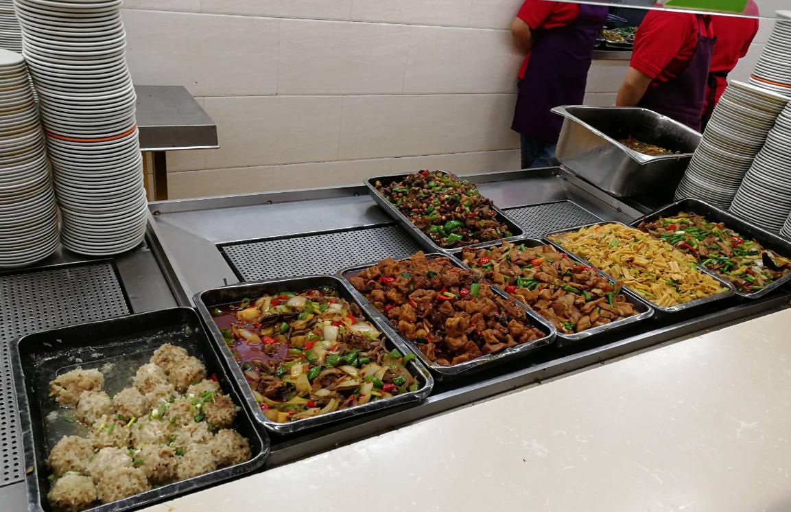 龙华富士康吃饭,富士康8万人同时午餐