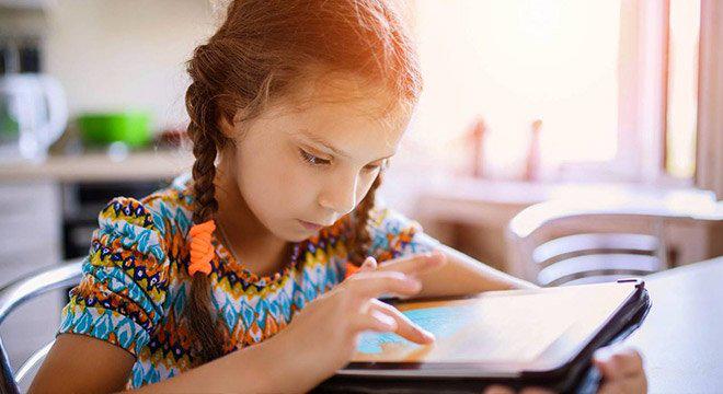 孩子插嘴打断别人说话该如何引导,孩子说话爱插嘴不分场合如何引导