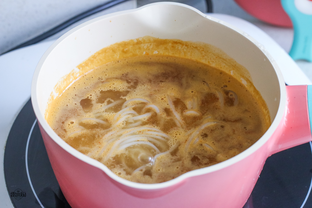 怎么样煮螺蛳粉更好吃呢,煮螺蛳粉的重要步骤