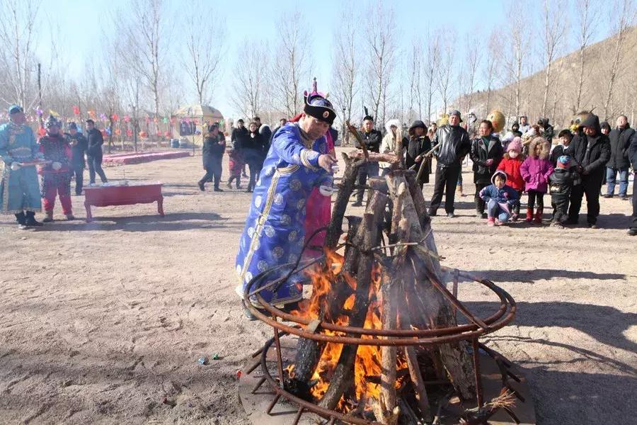 蒙古族小年祭火仪式,蒙古族祭火仪式一般几点开始