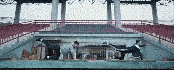 哭晕在影院!没明星没流量的“三无电影”,凭什么封神?