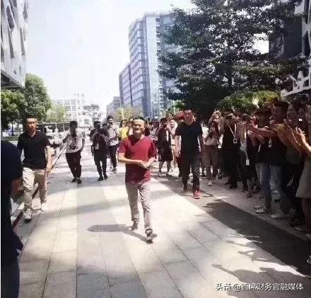 刚刚，马云正式辞职！接班人竟然是身价40亿的会计