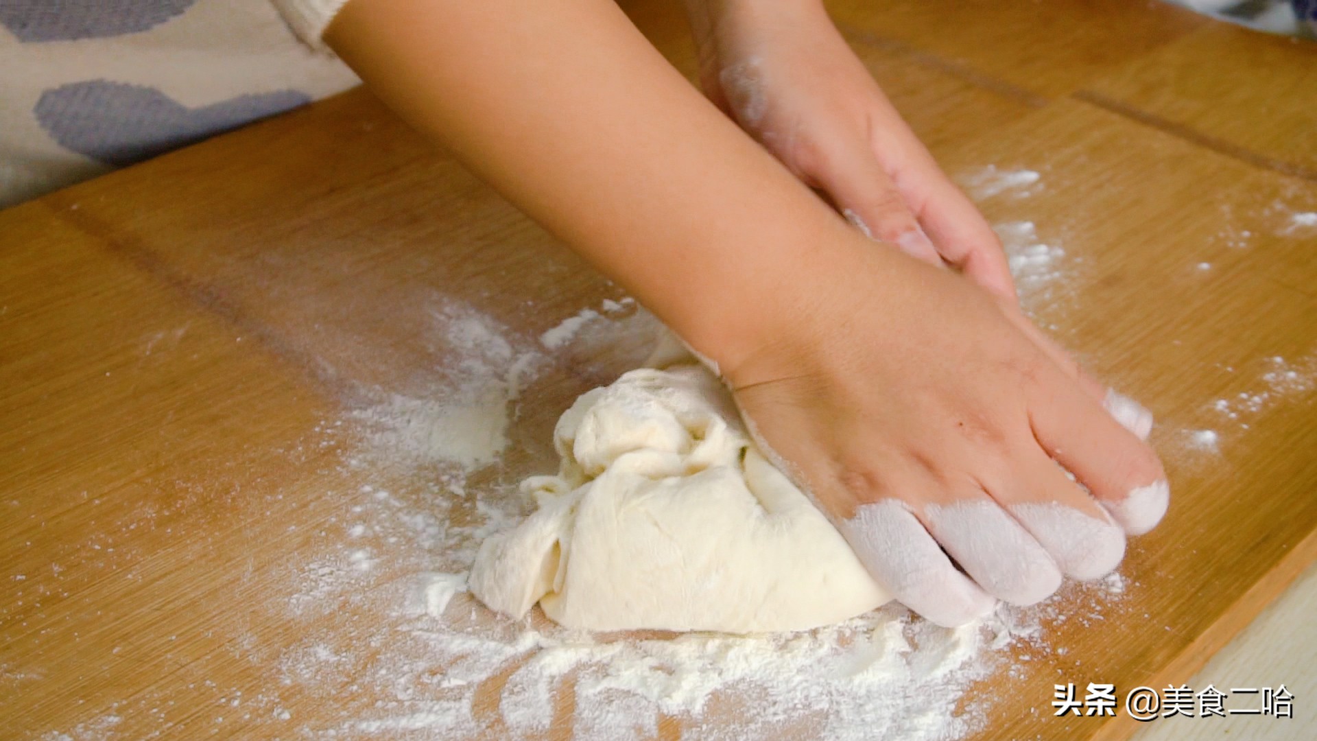 家常发面糖饼怎么做又软又好吃,烫面小糖饼家庭怎么做酥脆松软