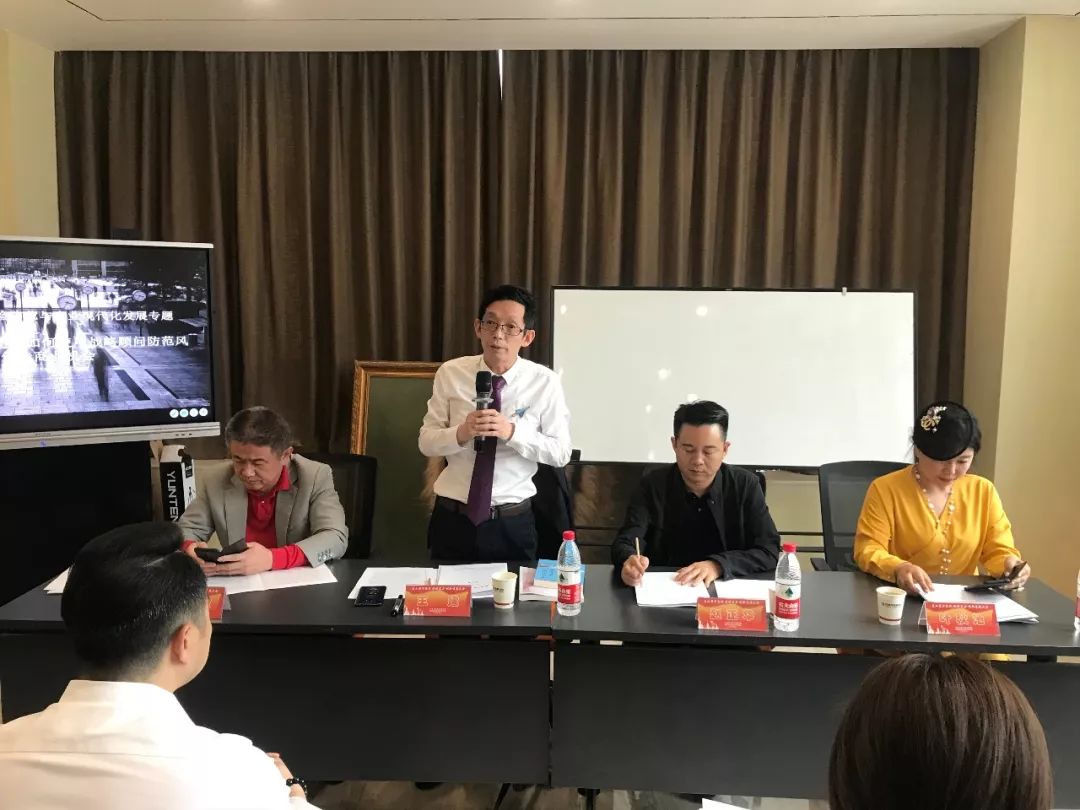 守底线争先进铸辉煌,守底线抓发展促振兴