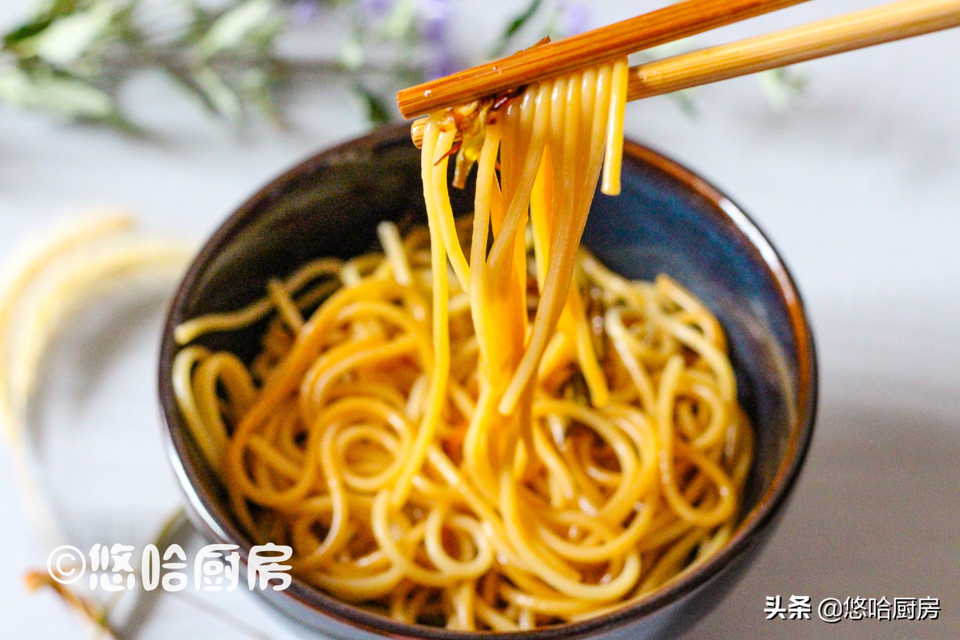 这碗面,用料简单,却香味扑鼻,十分钟搞定的小幸福