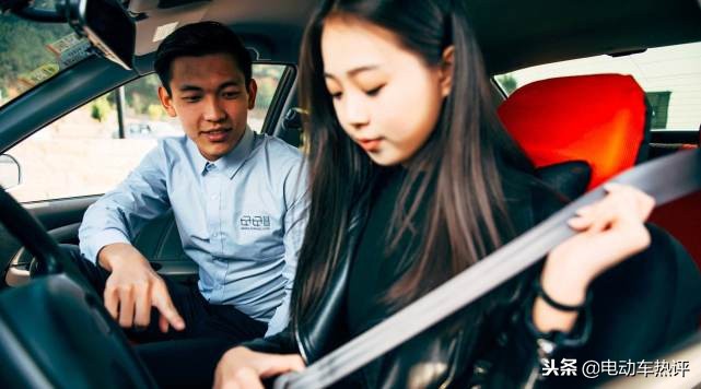 2019驾校教练一般月工资多少,驾校教练一个月工资到手多少