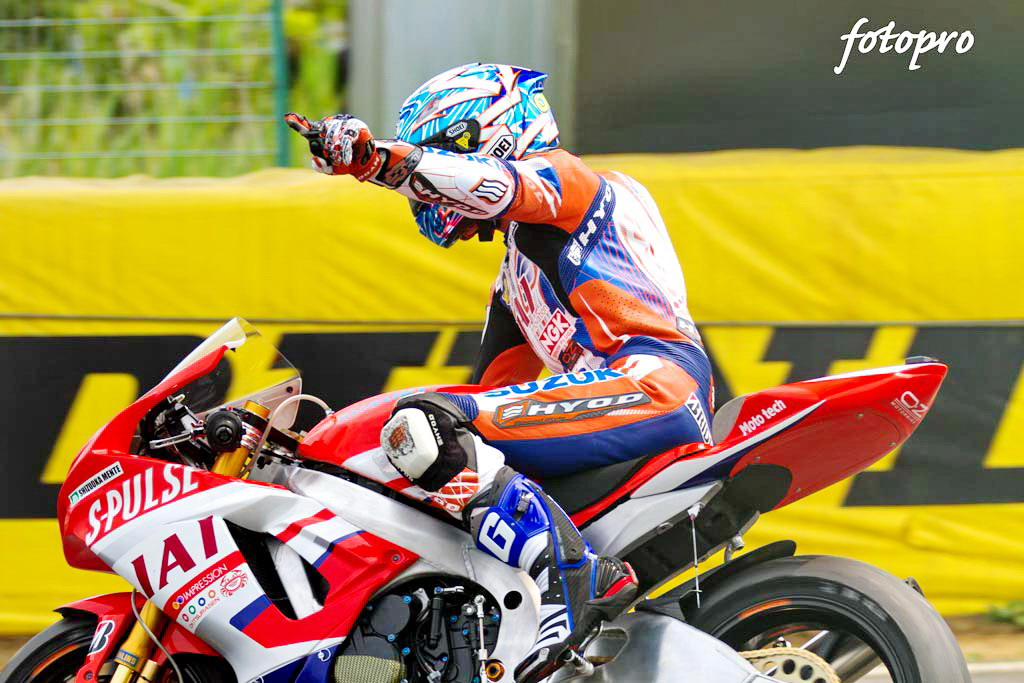 日企四缸600跑车的小灶J-GP2(4):惟墙内香的Suzuki