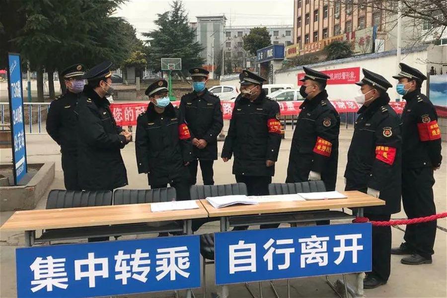 疫情再次来袭城管队员义不容辞 (城管如何做好新一轮的疫情防控)
