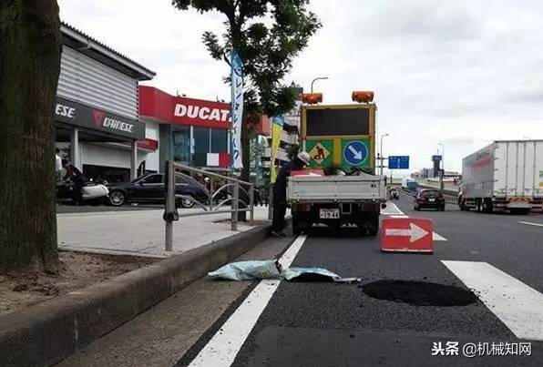 英国发明的道路修补液，绝对是修路神器