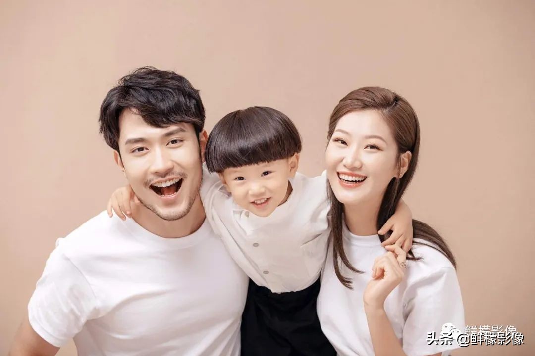 新春全家福拍摄技巧,全家福新年拍照姿势推荐