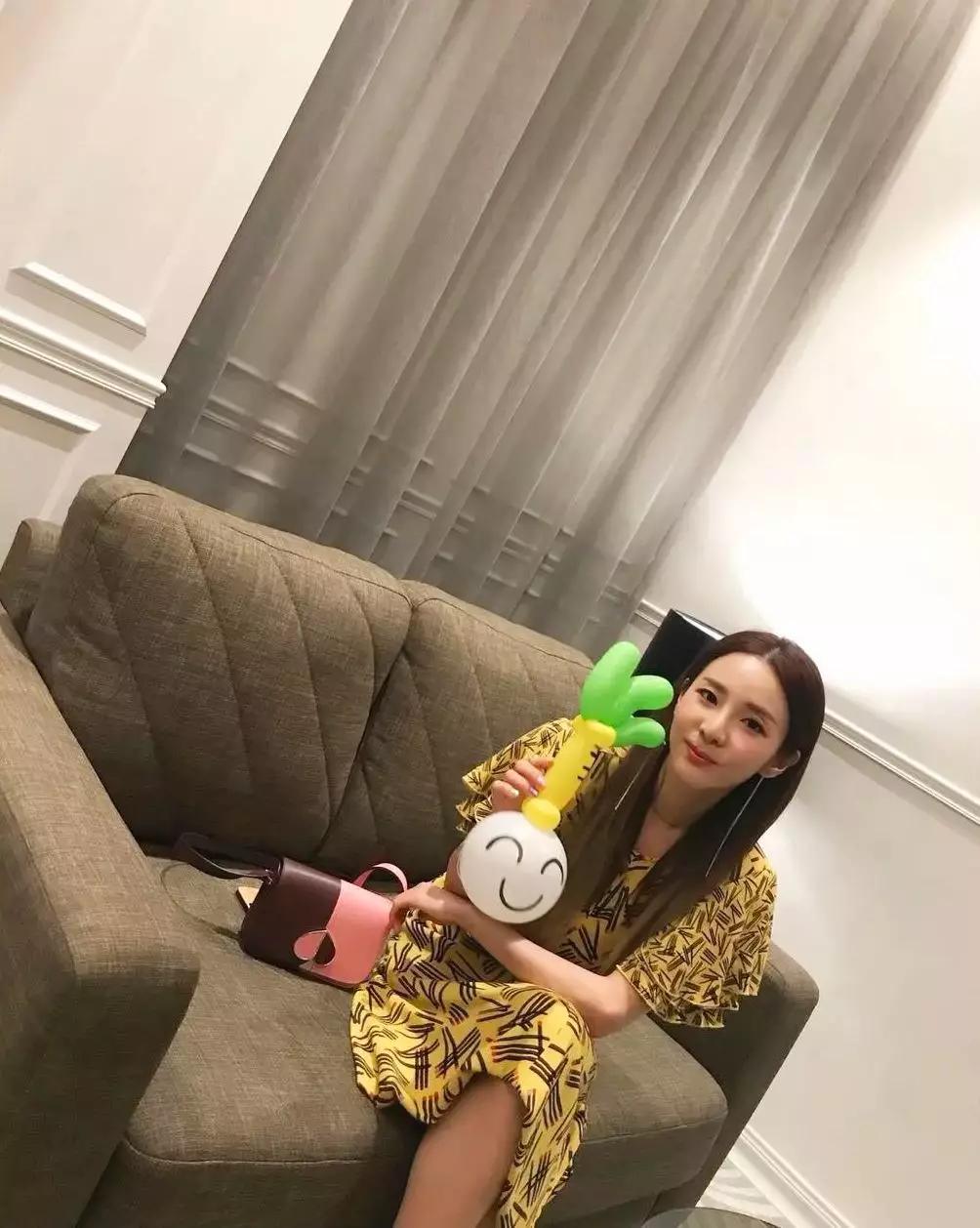 易烊千玺权志龙同款鞋,易烊千玺权志龙造型