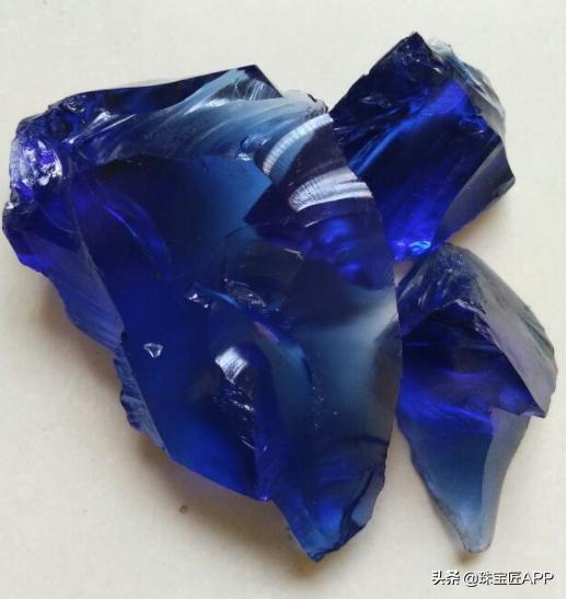 扎心了！它们都是玻璃做的！宝石界万能“毒药”，你买过吗？