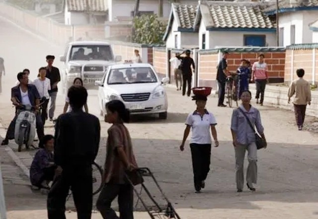 朝鲜现实影像,朝鲜士兵观察韩国动态图片