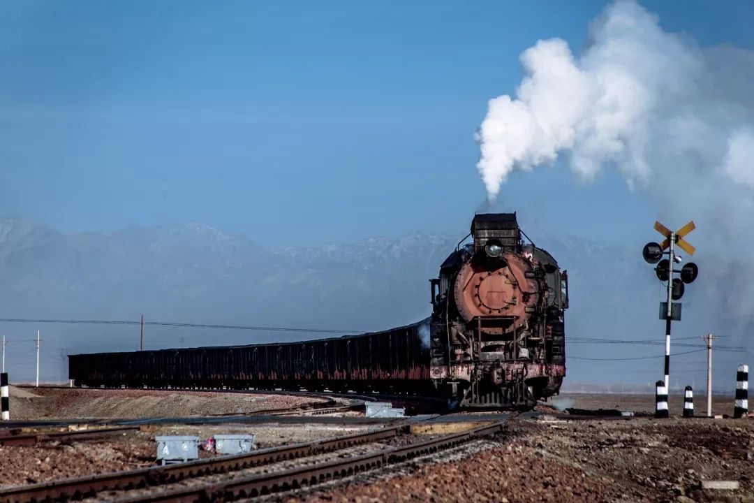 在大*疆新**，世界上最后的蒸汽火车还在奔驰