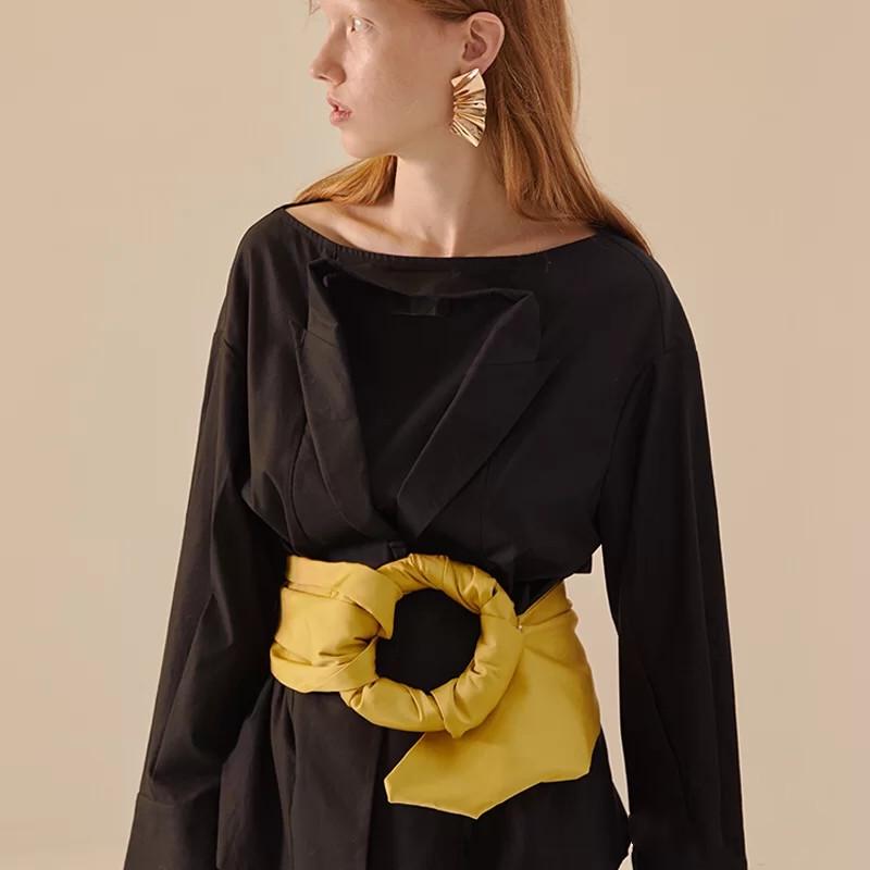 46岁曾黎曼妙身姿,曾黎一字肩鱼尾裙