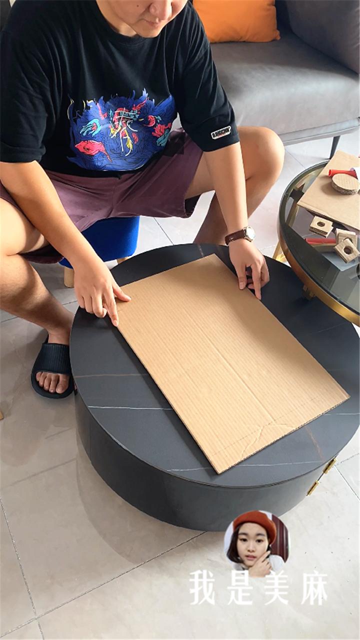 爸爸用卡车装玩具,爸爸给儿子做赛车玩具