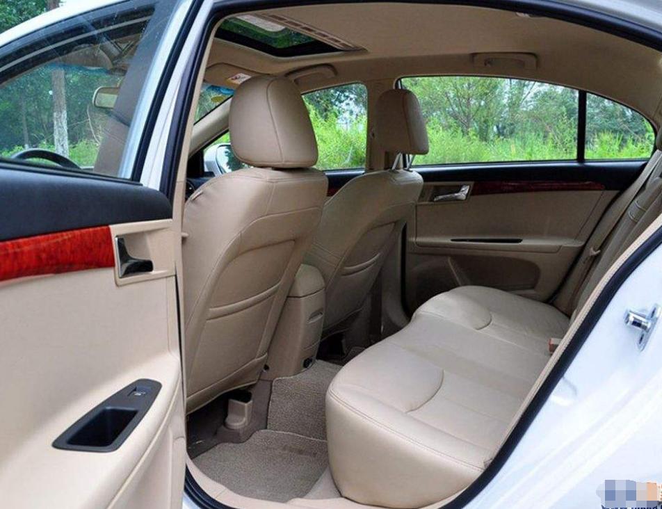 荣威350车子性价比,荣威350新车价格是多少