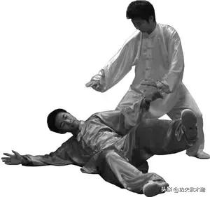 武术中的竞技术「推手」+附练习图