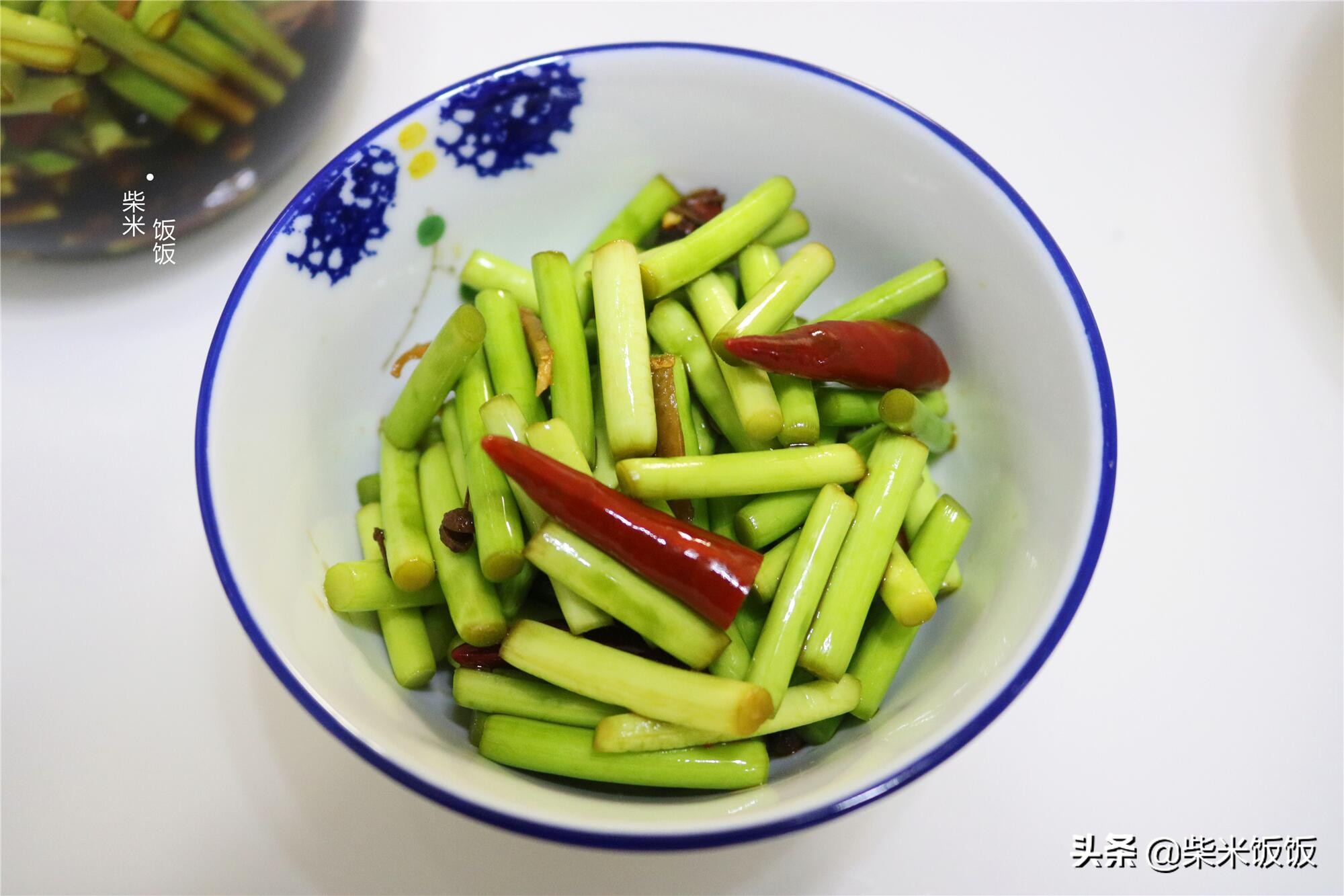 腌蒜苔1斤蒜苔放多少盐多少糖,腌蒜苔10斤蒜苔放多少盐
