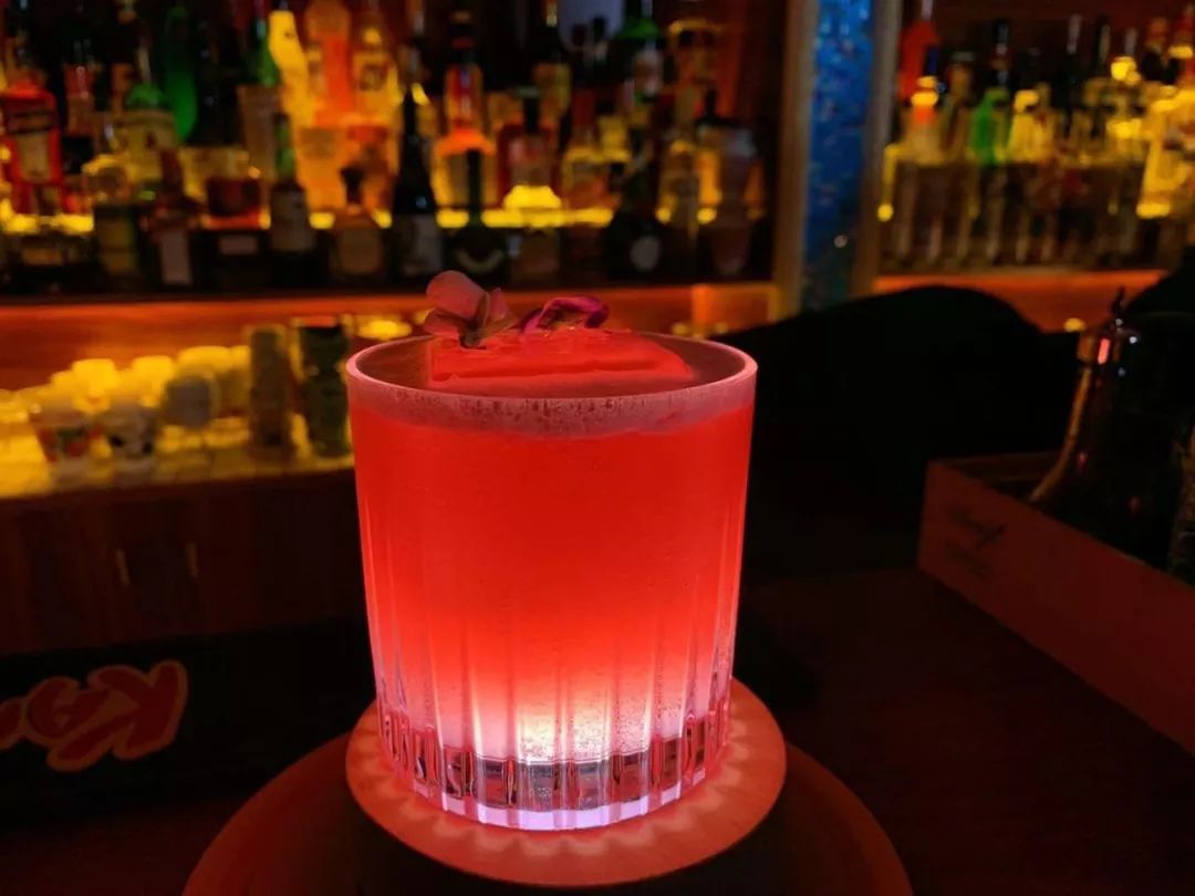加鱼子酱的鸡尾酒喝过吗？长春首家分子鸡尾酒吧，味道太神奇了