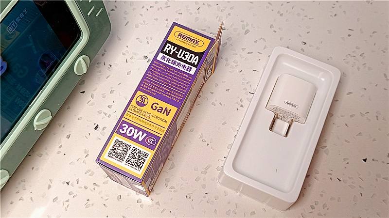 睿量35w双c口氮化镓充电器测评,remax20w氮化镓充电器评测