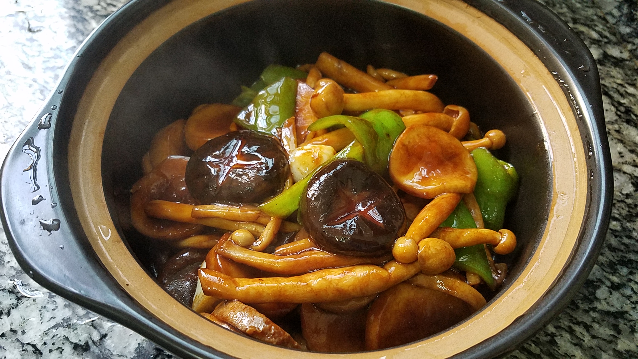 炒香菇炖鸡家常做法,炒香菇家常做法要不要焯水