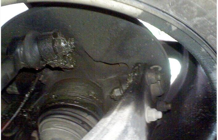 汽车驱动装置有异常,汽车驱动电机常见的故障及原因