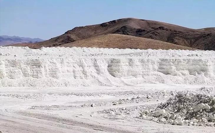 别在门口放“门垫”了?真脏!学学年轻人的做法,干净又实用