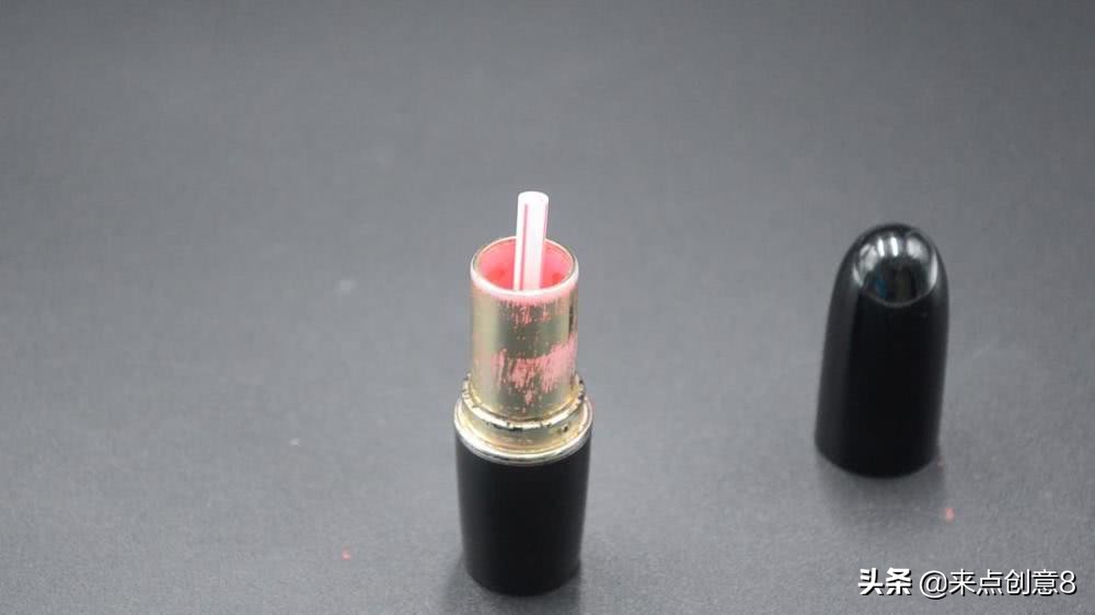 用完的口红不要扔,插一根吸管还有大作用,邻居见了都纷纷学起来