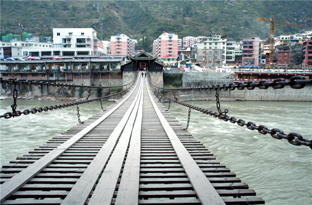 三百年前泸定桥是怎么建成,大渡河泸定桥如何建造的