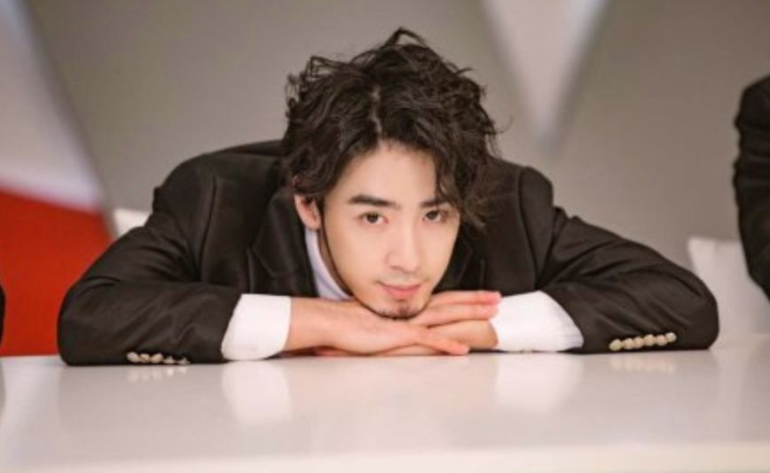 一开始我以为爱上了实力派,没想到他们还全是梗王