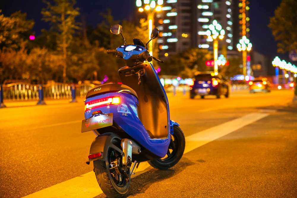 小牛最新电动车测评,小牛军绿色经典款电动车