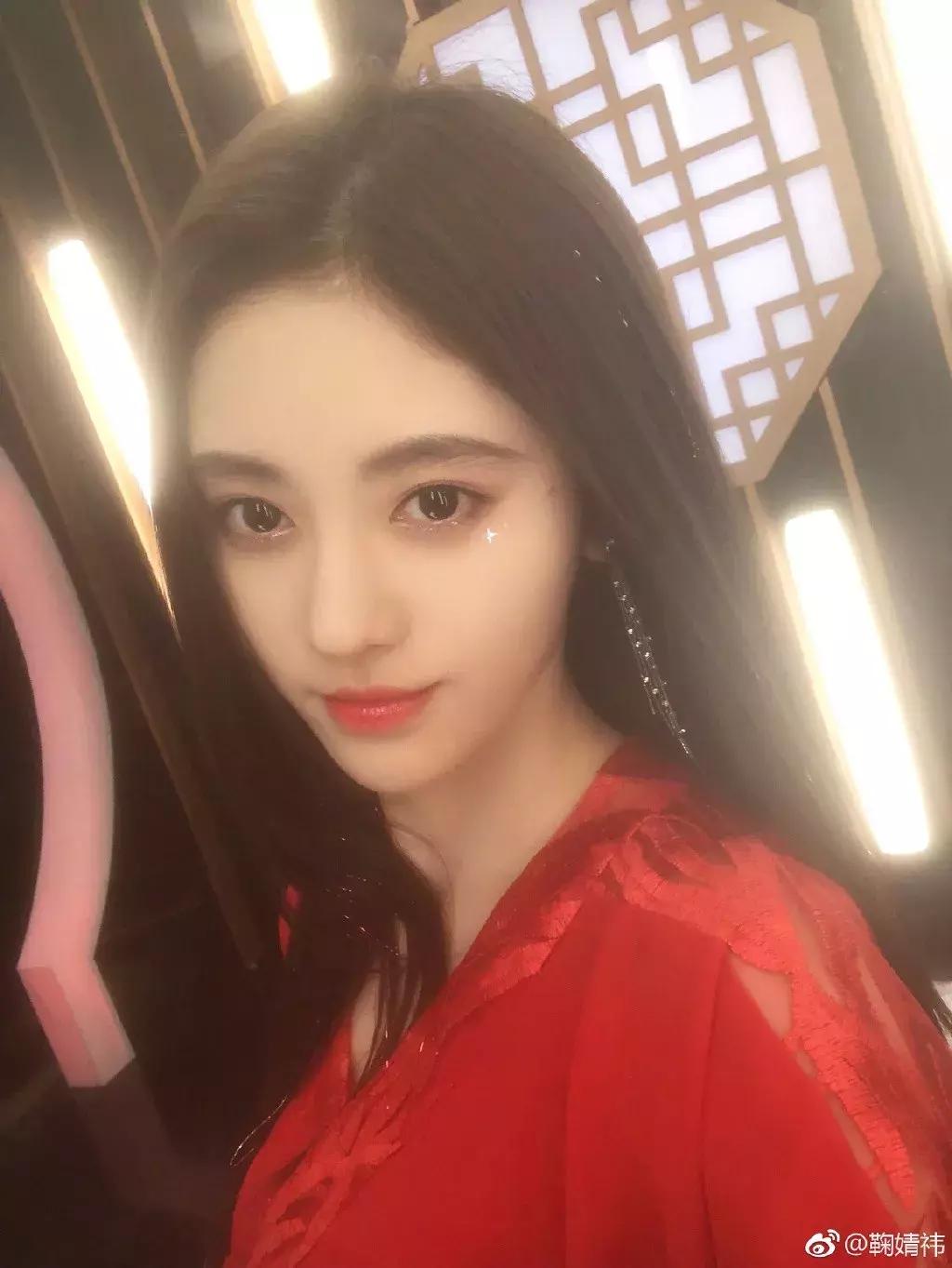 迪丽热巴颜值秒一众韩星,迪丽热巴颜值吊打