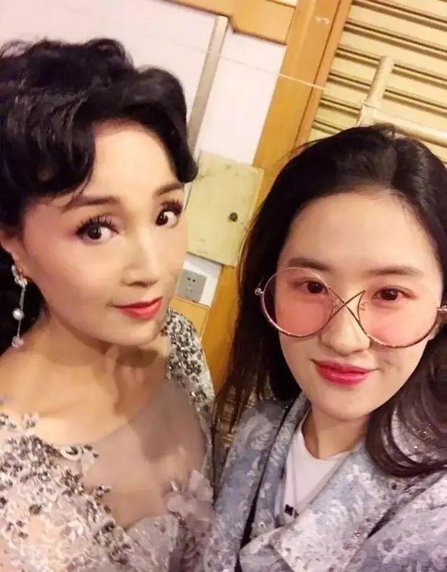 大美女刘晓莉：为了女儿刘亦菲，放弃了事业，丢掉了婚姻
