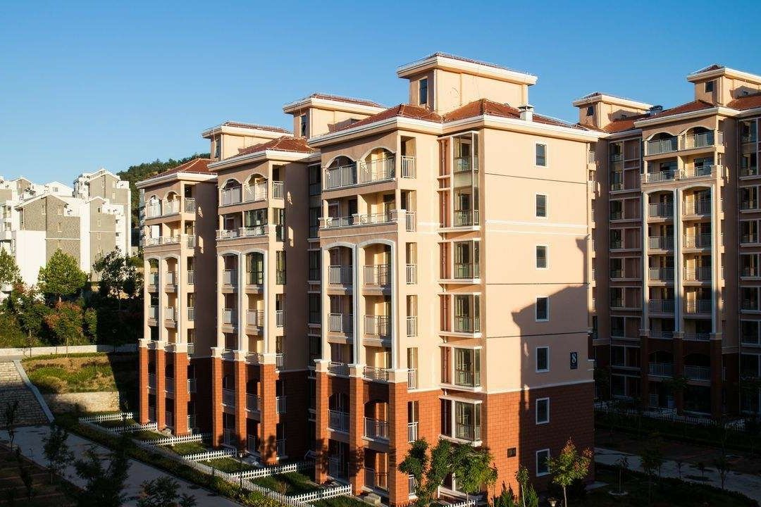 交首付后开发商不签合同怎么办,开发商代偿房贷解除合同不退首付