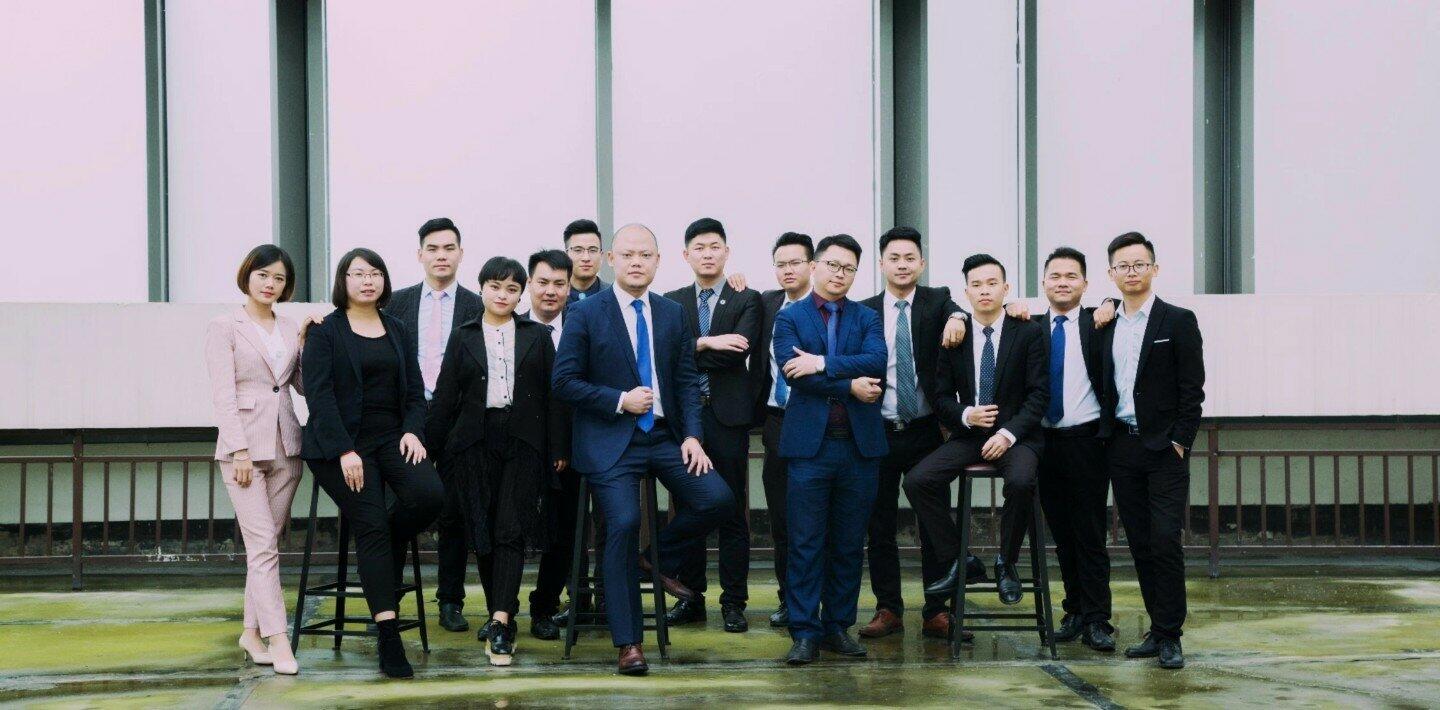 身边常看到一个穿着比较体面的团队