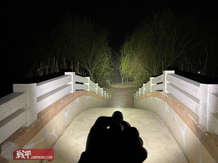 流明开拓者c30手电筒,开拓者c33手电黄光