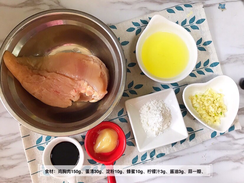 鸡胸肉加淀粉不糊锅,鸡胸肉里加一点猪肉