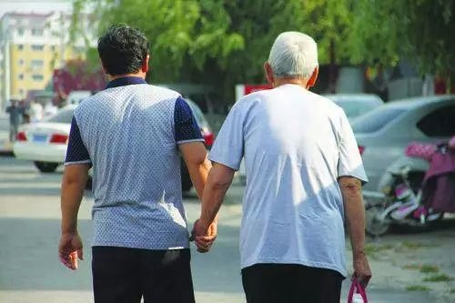 老丈人过生日六个女婿各显神通,老丈人从不记得女婿的生日