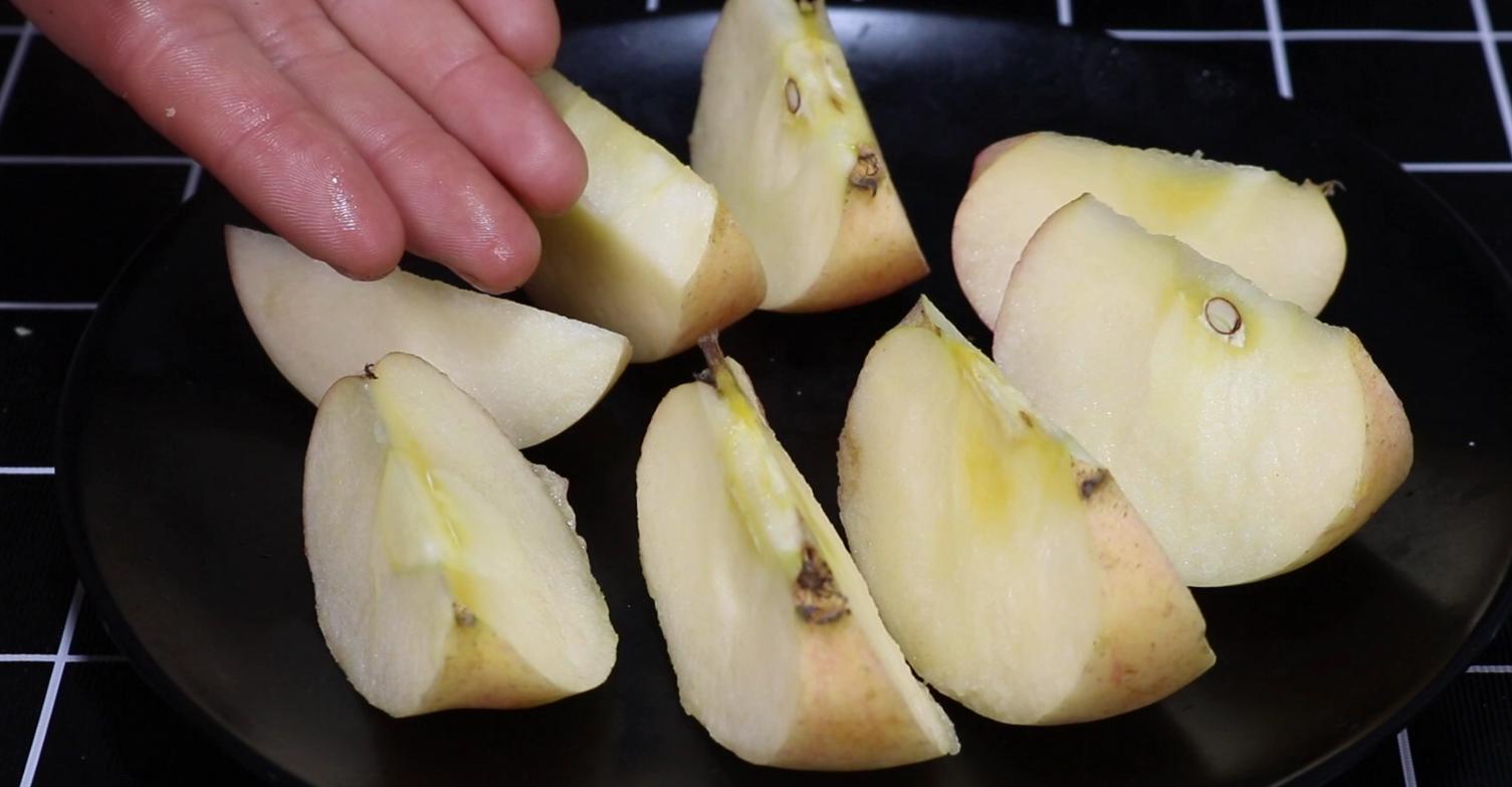 吃多久苹果对身体才有帮助,爱吃苹果的注意了这2个时间别吃