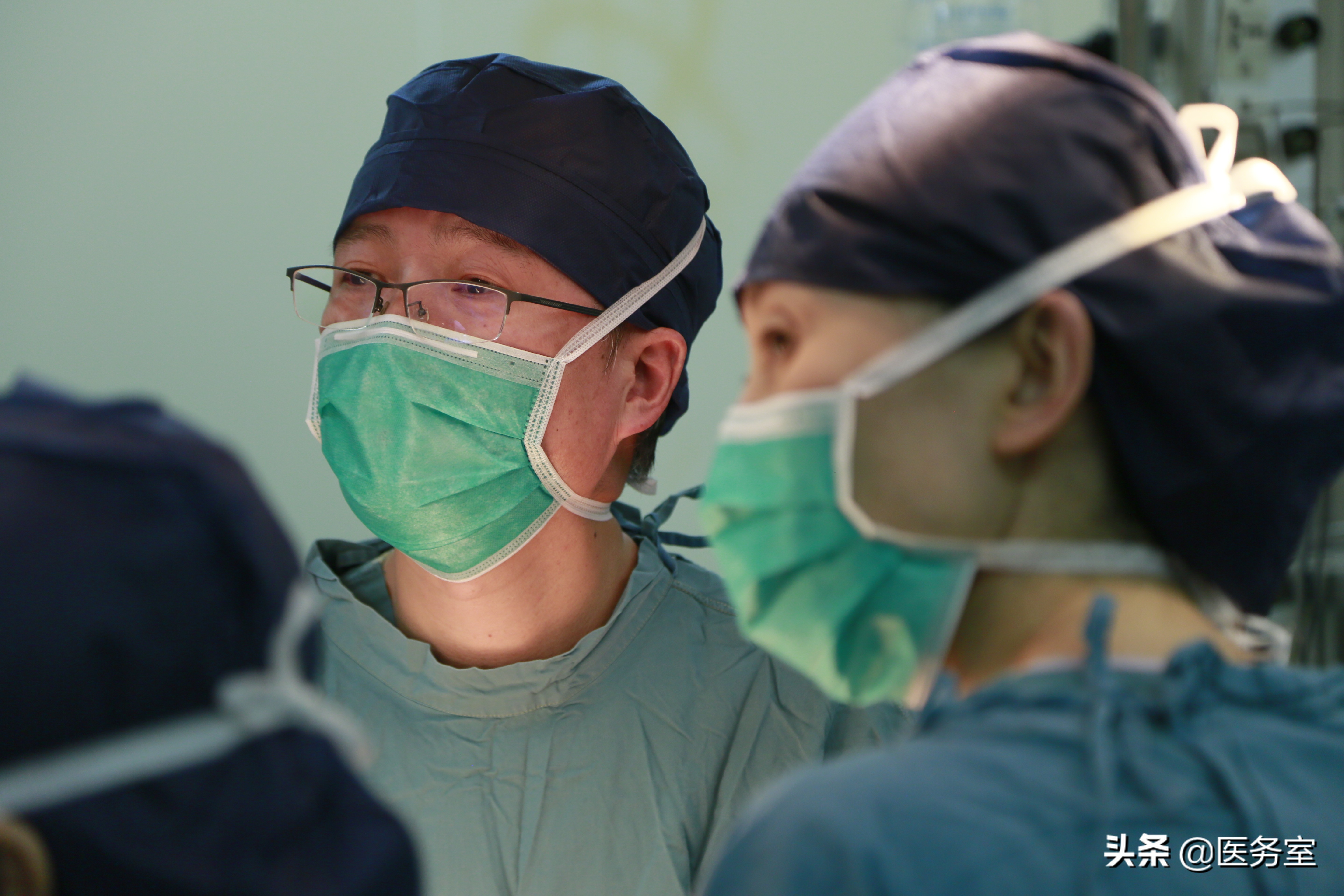 25岁女孩生下9胞胎,25岁女儿意外怀孕